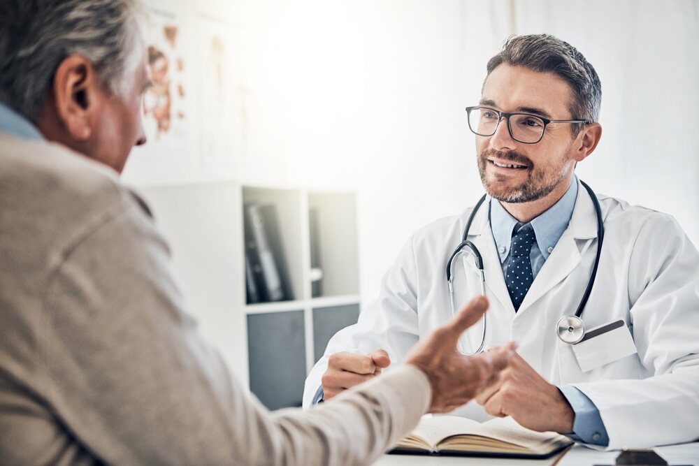 A physician and patient discuss prostate cancer treatment options. 